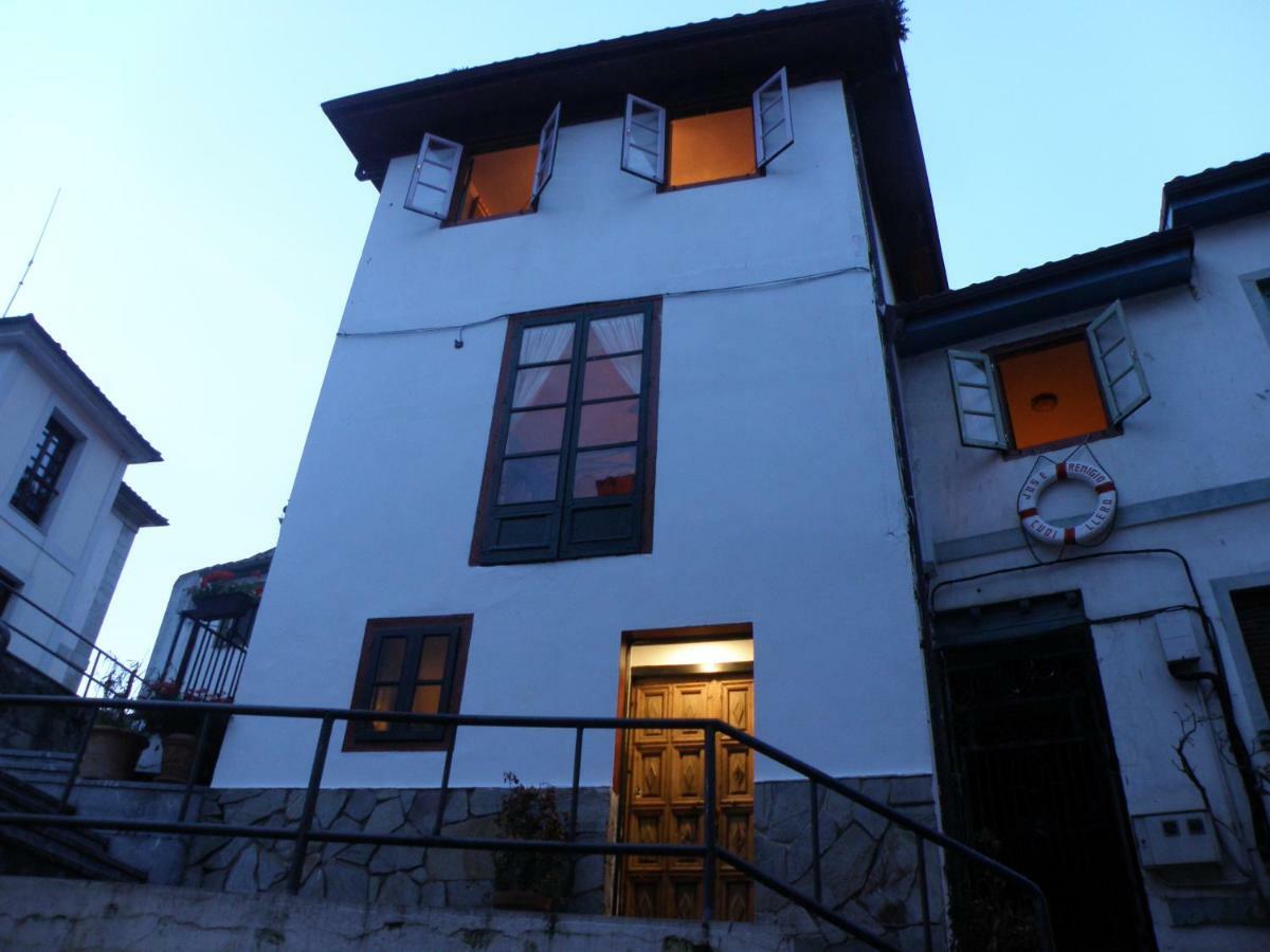 The Old Palace Tower / La Torre Del Palacion Cudillero Luaran gambar